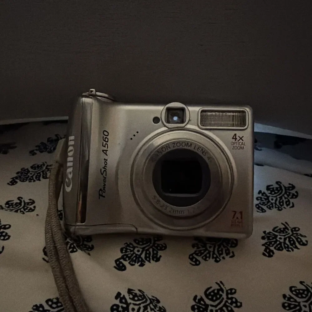 Canon PowerShot A560 7.1MP Digital Camera - Silver, Used, Excellent Shape, Works